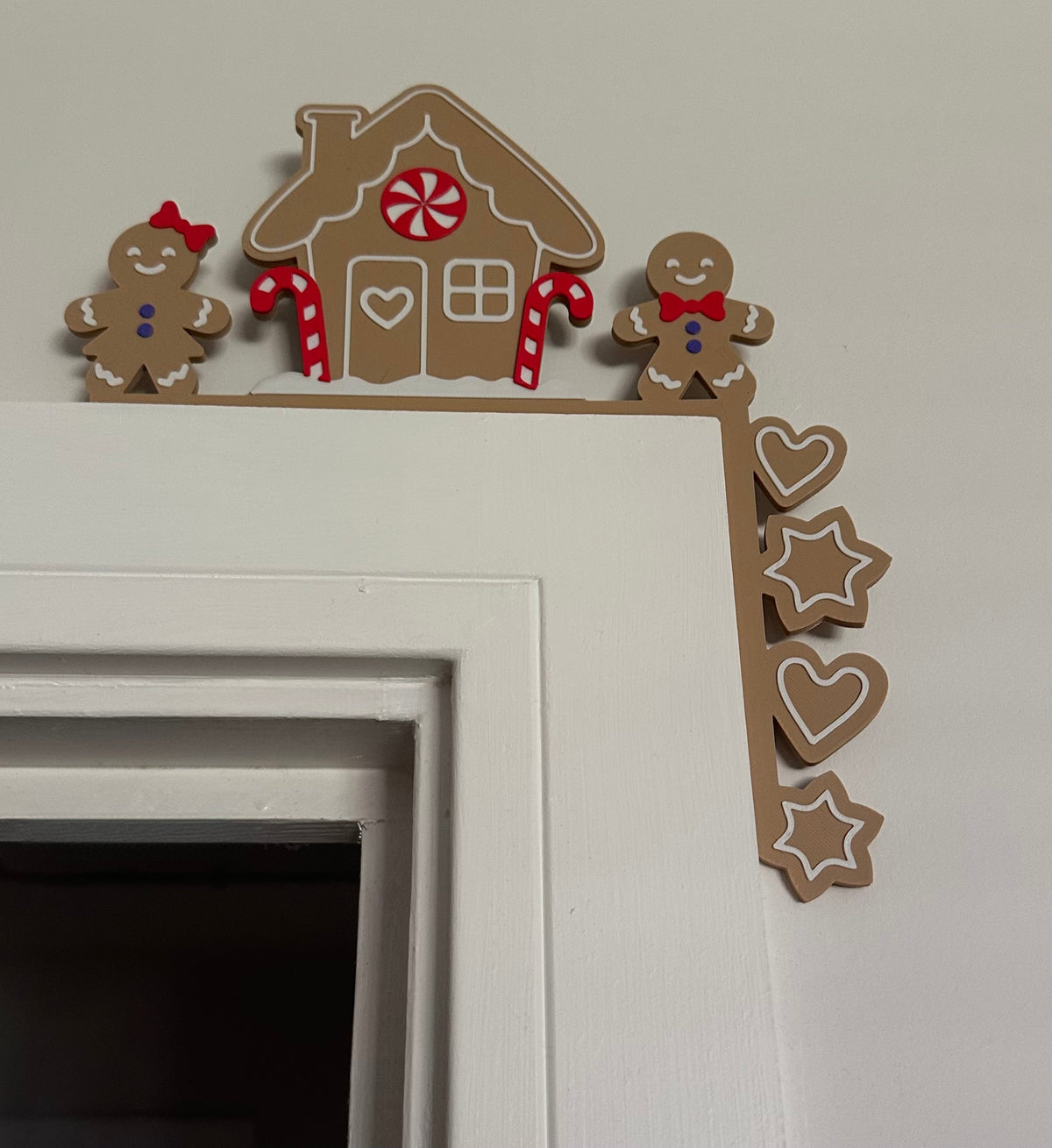 Gingerbread house door frame corner decoration